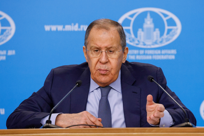 Ngoại trưởng Nga Sergei Lavrov phát biểu tại cuộc họp báo hôm 18/1 về chính sách ngoại giao của Moscow trong năm 2023. Ảnh: Reuters.