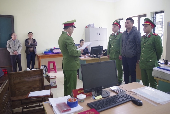 Lực lượng công an tỉnh Hà Giang bắt nguyên Phó giám đốc Chi nhánh Văn phòng đăng ký đất đai ở Hà Giang. Ảnh: Tư liệu.