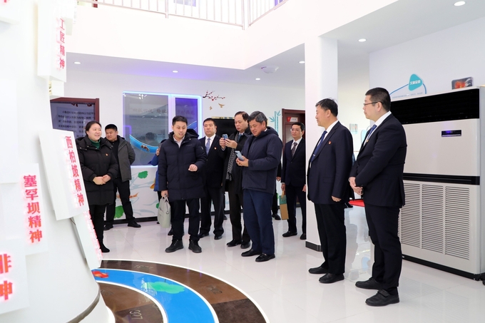 The delegation from the Ministry of Agriculture and Rural Development visited an exemplary rural model in Xiao Lu village in Hei Zhang Hu commune (Chaoyang, Beijing).