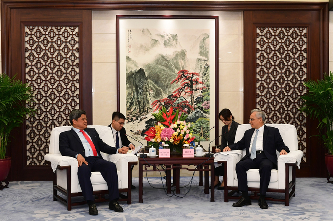 Deputy Minister Tran Thanh Nam held talks with Vice Chairman of Guangdong Province Chen Liang Xian.