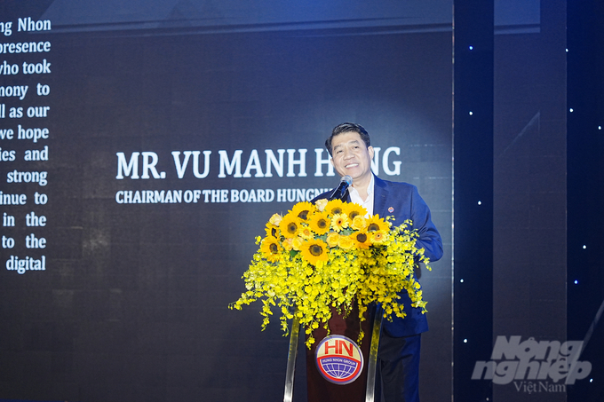 Ông Vũ Mạnh Hùng, Chủ tịch HĐQT Tập đoàn Hùng Nhơn cho biết, những năm qua, chuỗi liên kết De Heus - Hùng Nhơn đã có những thành công lớn trong lĩnh vực chăn nuôi, xuất khẩu chế biến thực phẩm. Ảnh: Hồng Thủy.