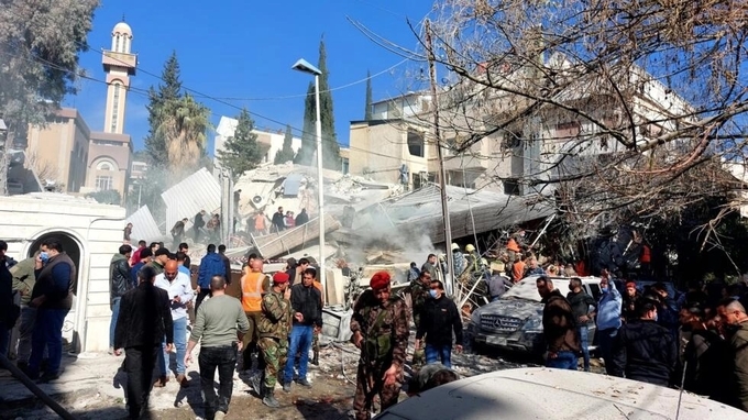 Hiện trường vụ tấn công của Israel tại Damascus, Syria khiến 5 cố vấn IRGC thiệt mạng. Ảnh: AFP.