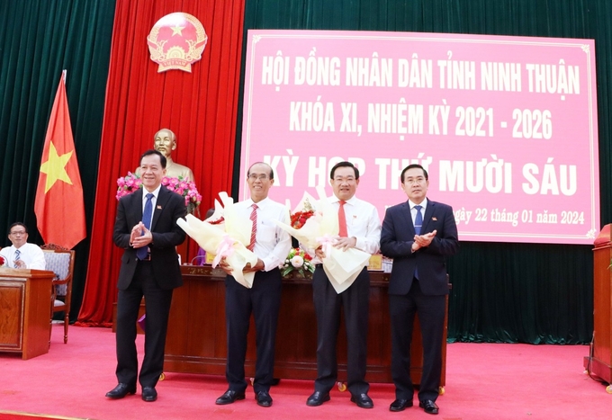 Ông Trịnh Minh Hoàng (thứ 2 bên phải) được bầu làm Phó Chủ tịch UBND tỉnh Ninh Thuận, nhiệm kỳ 2021-2026: Ảnh: TL.