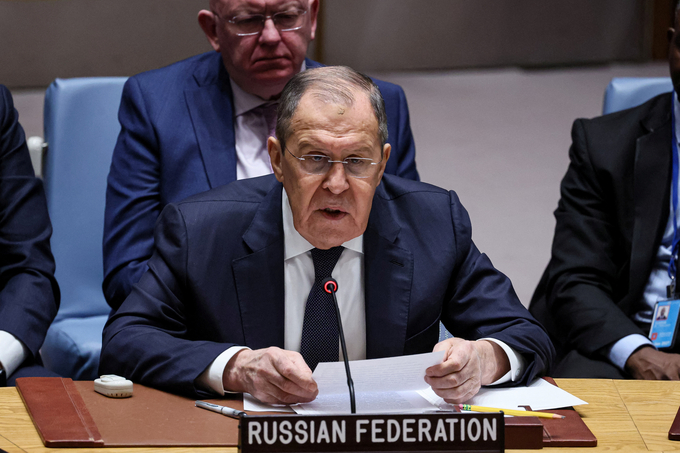 Ngoại trưởng Nga Sergei Lavrov phát biểu tại cuộc họp Hội đồng Bảo an Liên hợp quốc ở New York, Mỹ, hôm 22/1. Ảnh: Reuters.