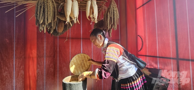 Phong tục, tập quán, không gian văn hóa của cộng đồng các dân tộc Điện Biên được tái hiện tại tuần văn hóa du lịch Điện Biên - Thanh Hóa. Ảnh: Quốc Toản.