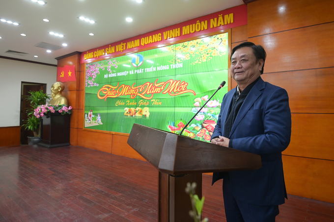 Bộ trưởng Lê Minh Hoan chúc mừng năm mới và gửi lời cảm ơn đến các thế hệ đi trước. Ảnh: Tùng Đinh.