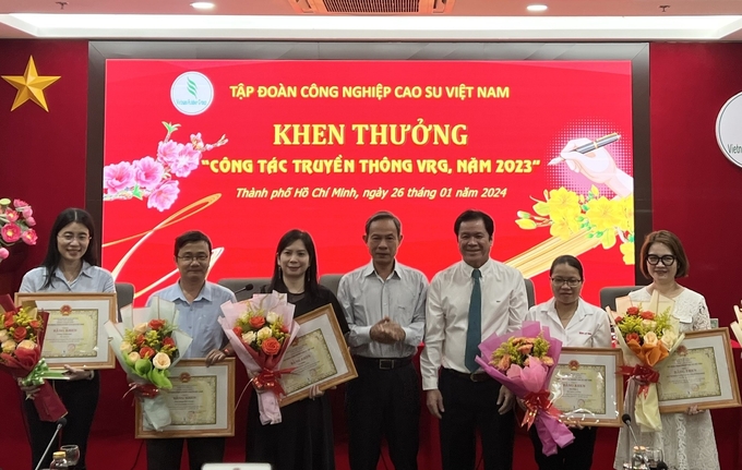 Lễ tổng kết 'Giải Báo chí viết về ngành cao su Việt Nam 2023' diễn ra chiều 26/1.