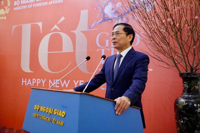 Bộ trưởng Bùi Thanh Sơn đánh giá cao sự đồng hành, phối hợp chặt chẽ và những đóng góp 'tận tâm, tận lực' của báo chí với ngành ngoại giao trong năm 2024. Ảnh: BNG.