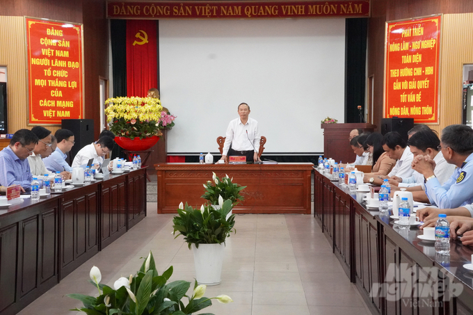 Thứ trưởng Phùng Đức Tiến chủ trì Hội nghị tại Văn phòng phía Nam Bộ NN-PTNT. Ảnh: Nguyễn Thủy.