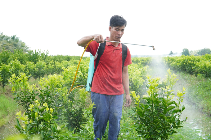 Tỉnh Trà Vinh khuyến cáo nông dân cân đối nguồn nước cần thiết trong thời gian bị ảnh hưởng xâm nhập mặn để chủ động tích trữ nước ngọt tưới cho cây trồng. Ảnh: Kim Anh.