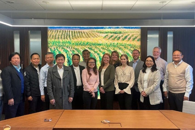 Dr Johnson (right of center, back row) meets with representatives from Cambodian food and feed safety regulatory agencies. Photo: NPPC