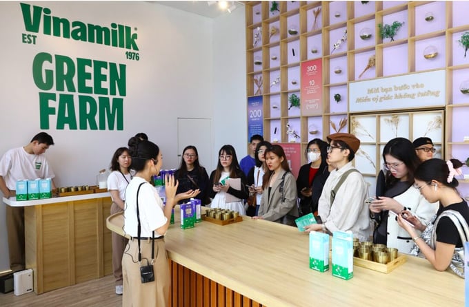 Sự kiện trải nghiệm 'Chu du miền vị giác' của nhãn hàng Vinamilk Green Farm thu hút sự quan tâm lớn từ cộng đồng.