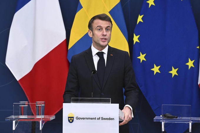 Tổng thống Pháp Emmanuel Macron trong cuộc họp báo hôm 30/1 tại Stockholm, Thụy Điển. Ảnh: AP.