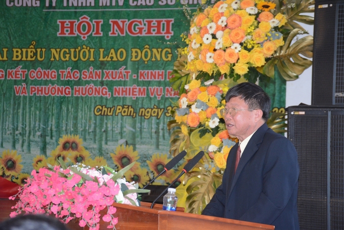 Ông Phạm Đình Luyến, Tổng Giám đốc Công ty Cao su Chư Păh phát biểu tại hội nghị. Ảnh: GL.