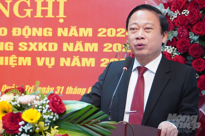 Ông Văn Đức Dũng, Tổng Giám đốc Công ty Cao su Quảng Trị cho biết, trong năm 2024, công ty đưa ra các chỉ tiêu phấn đấu cao hơn Tập đoàn Công nghiệp Cao su Việt Nam giao. Ảnh: Võ Dũng.