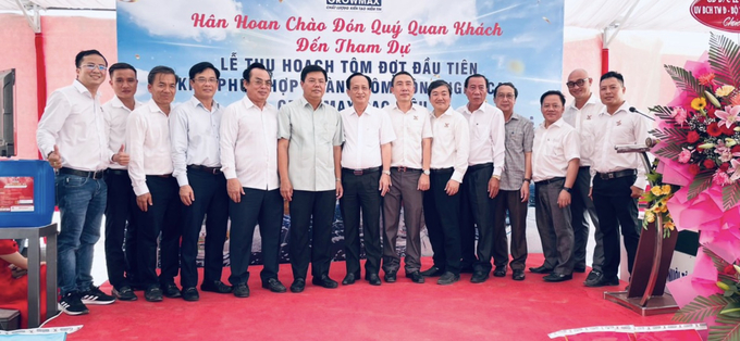 Lãnh đạo tỉnh Bạc Liêu, Cà Mau, cùng lãnh đạo các sở, ban, ngành tỉnh Bạc Liêu, Cà Mau, Sóc Trăng… chụp ảnh kỷ niệm cùng Ban Lãnh đạo Tập đoàn GrowMax.