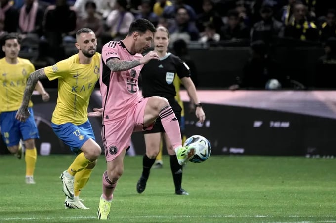 Lionel Messi không thể tạo nên sự khác biệt trong 10 phút có mặt trên sân. Ảnh: AS.