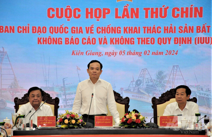 Phó Thủ tướng Trần Lưu Quang chỉ đạo, các Bộ, ngành và địa phương phải xem đây là thời gian vàng, tập trung quyết liệt vào 2 nhiệm vụ chính là không để xảy ra tàu cá vi phạm vùng biển nước ngoài và xử lý nghiêm các vụ việc vi phạm. Ảnh: Trung Chánh.