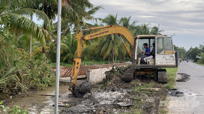 Tổng kinh phí thực hiện nạo vét kênh nội đồng khoảng 42 tỷ đồng. Ảnh: Hồ Thảo.