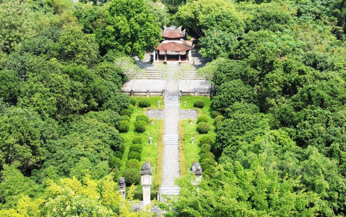 Khu lăng mộ cùng tượng đài của Đại danh y nằm ở xã Sơn Trung, huyện Hương Sơn, tỉnh Hà Tĩnh. Ảnh: Hưng Phúc.