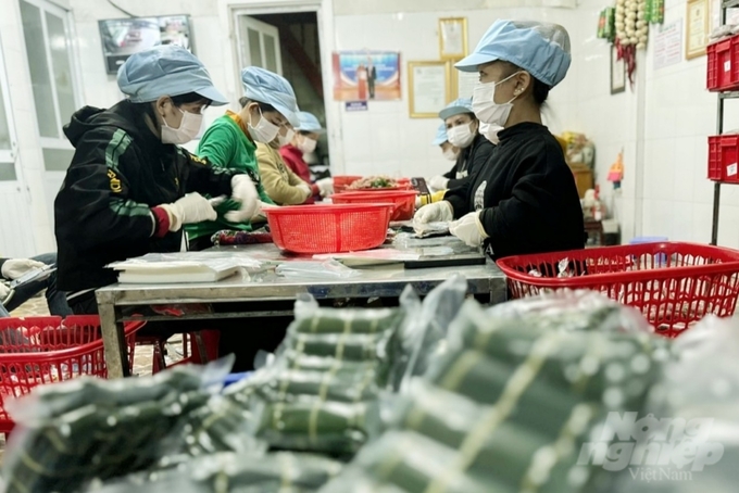 Cơ sở chế biến nem chua, giò chả Bình Sơn, ở thị trấn Phố Châu, huyện Hương Sơn là một trong những cơ sở đầu tiên ở Hà Tĩnh tiên phong tham gia Chương trình mỗi xã một sản phẩm (OCOP).