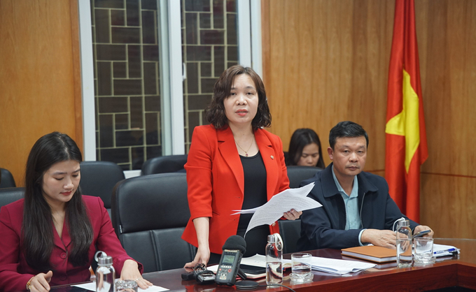 Bà Bùi Thanh Hương, Trưởng phòng Thuốc bảo vệ thực vật thông tin tại họp báo của Cục BVTV. Ảnh: Linh Linh.