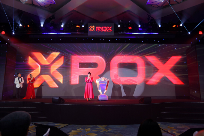 Bà Nguyễn Thị Nguyệt Hường – Chủ tịch HĐQT Tập đoàn trong thời khắc công bố thương hiệu ROX Group. Ảnh: ROX Group.