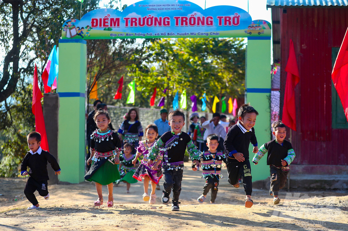 Điểm trường mầm non Trống Trở với quy mô 2 phòng học, 1 nhà bếp, 1 nhà vệ sinh được bàn giao đưa vào sử dụng cho 35 em học sinh người Mông và hai giáo viên.