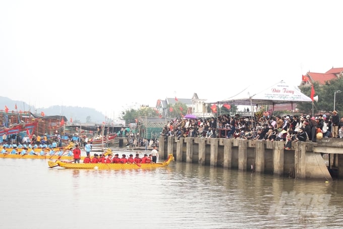 Lễ hội đua thuyền là hoạt động văn hóa, thể thao truyền thống của người dân nơi đây, nhằm cầu cho mưa thuận, gió hòa, ngư dân đi biển gặp nhiều may mắn, thuận lợi trong năm mới.