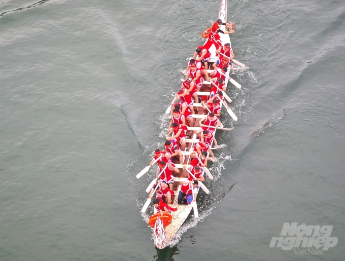 Kết thúc lễ hội đua thuyền trên sông Lô, Ban tổ chức đã trao các giải nhất, nhì, ba cho các đội thi, trong đó đội đua xã Tràng Đà đã giành giải nhất. 