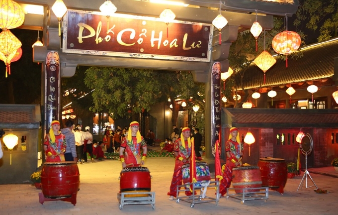 Các điểm du lịch về đêm tại Ninh Bình thu hút đông đảo du khách.