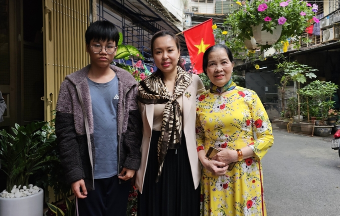 Hai mẹ con Tuyết Anh - Nguyên Lộc trong xuân mới Giáp Thìn. Ảnh: Bảo Thắng.