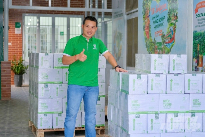 Ông Phạm Đình Ngãi thông tin thêm, vào ngày 17/2 công ty Sokfarm sẽ xuất 2.600 sản phẩm được làm từ mật hoa dừa sang thị trường Hà Lan. Ảnh: Sokfarm.