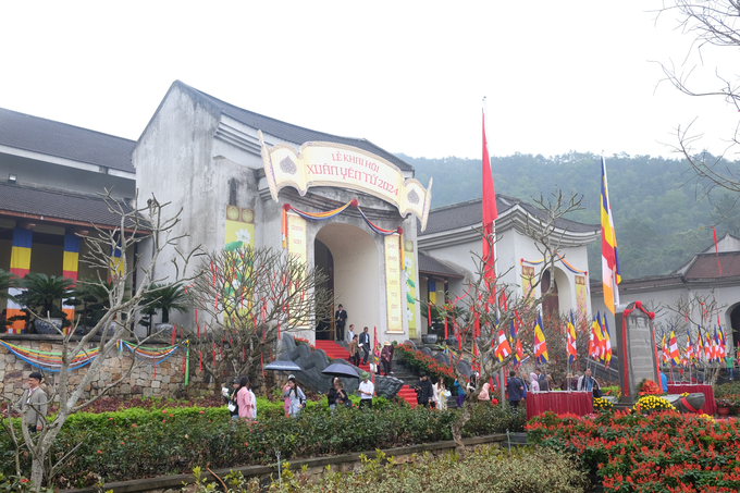 Khai hội xuân Yên Tử diễn ra vào mùng 10 tháng Giêng hàng năm, thu hút hàng vạn du khách, tăng ni, phật tử về chiêm bái, vãn cảnh. Ảnh: Nguyễn Thành.