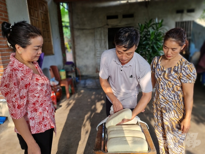 Đậu phụ Bình Long làm từ đỗ cúc bóng thơm ngon nổi tiếng ở Thái Nguyên. Ảnh: Đào Thanh.