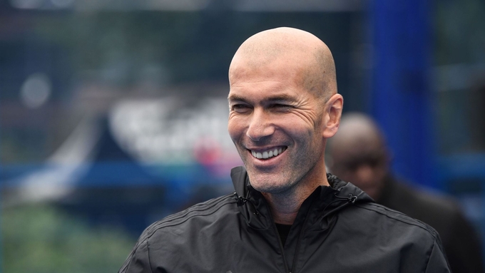 Zinedine Zidane sắp tái xuất cùng Bayern Munich? Ảnh: Sky Sports.