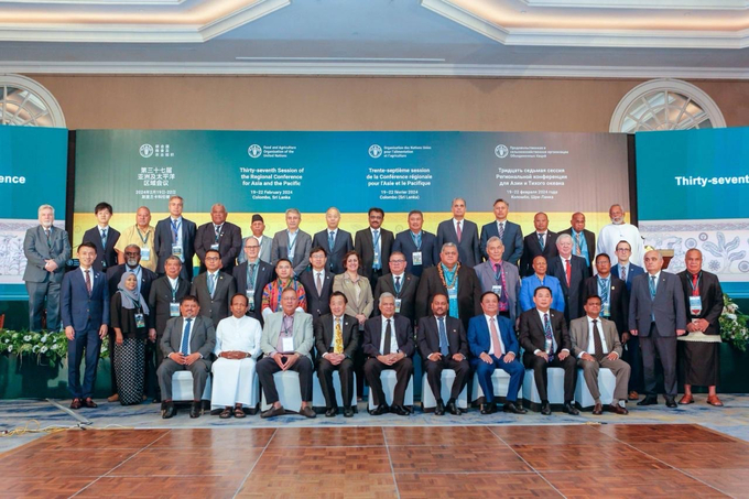 Các nhà lãnh đạo ngành nông nghiệp của các quốc gia châu Á - Thái Bình Dương chụp ảnh kỷ niệm tại APRC 37.