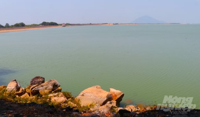 Hệ thống công trình thủy lợi hồ Dầu Tiếng - Phước Hòa đã có những đóng góp đáng kể trong phát triển kinh tế - xã hội và cải thiện điều kiện môi trường cho những vùng hưởng lợi. Ảnh: Trần Phi.
