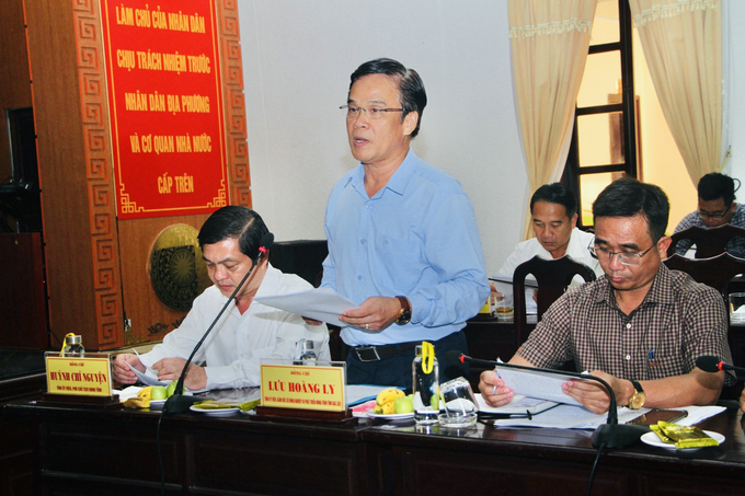 Ông Lưu Hoàng Ly, Giám đốc Sở NN-PTNT tỉnh Bạc Liêu, báo cáo với đoàn công tác Bộ NN-PTNT tại buổi làm việc. Ảnh: Trọng Linh.