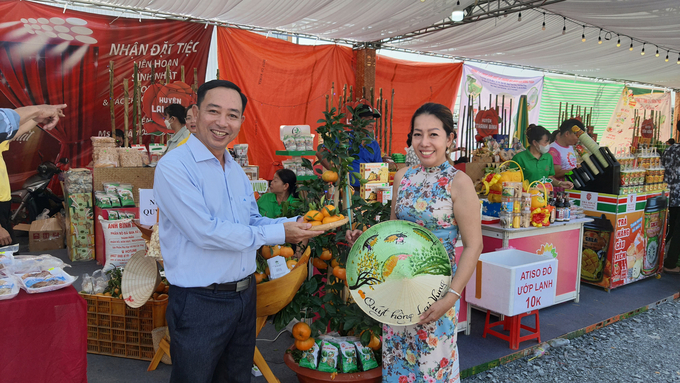 Huyện Lai Vung đã tổ chức thành công Ngày hội Nông sản với chủ đề 'Nông sản Lai Vung - Hạnh phúc mọi nhà'. Ảnh: Võ Hoàng Cương.