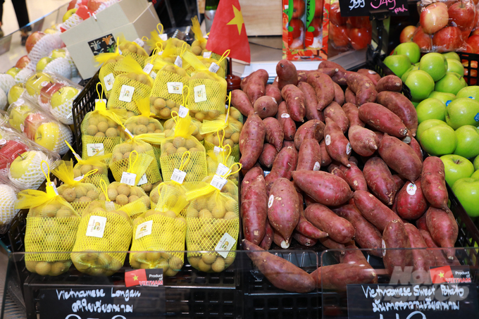 Các sản phẩm hữu cơ, nhiều loại trái cây, nông sản gồm thanh long, khoai lang, nhãn… của Việt Nam đã xuất khẩu thành công sang Thái Lan. Ảnh: Ngọc Tân.