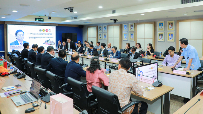The working session between the delegation from the Ministry of Agriculture and Rural Development and the Community Development Department, Ministry of Interior of Thailand.