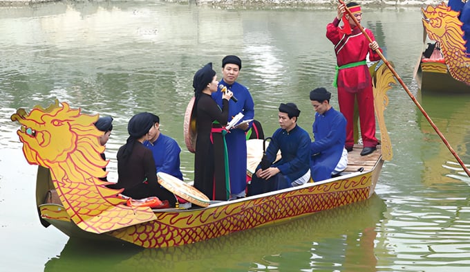 Không gian sinh hoạt văn hóa quan họ đặc sắc kéo dài thâu đêm suốt sáng tại hội Lim trong hai ngày 21-22/2. Ảnh: BBN.