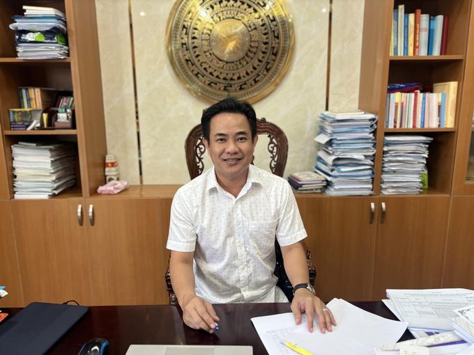Ông Nguyễn Thanh Liêm, Chủ tịch UBND TX Vĩnh Châu chia sẻ với PV NNVN. Ảnh: Trọng Linh.