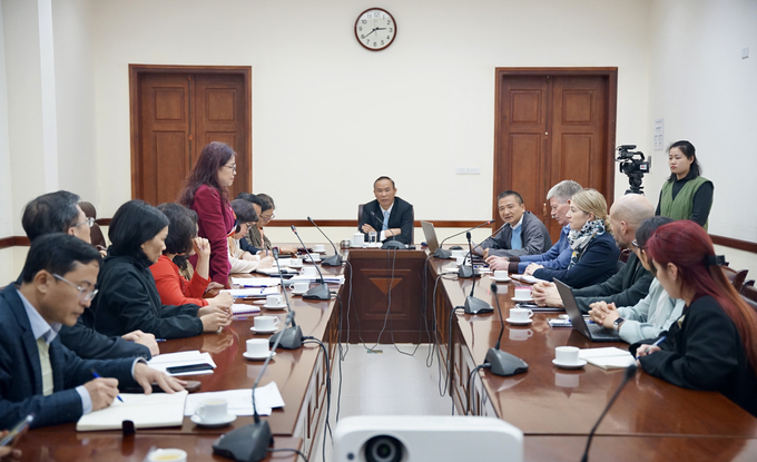 On February 26, Deputy Minister of MARD Phung Duc Tien met with a delegation from the International Centre for Antimicrobial Resistance Solutions (ICARS).