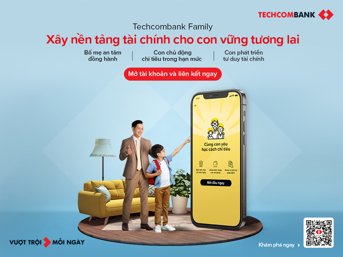 Techcombank Family hỗ trợ liên kết tài khoản ngân hàng của cha mẹ với tài khoản của con giúp cha mẹ đồng hành cùng con phát triển kỹ năng quản lý tài chính cá nhân. Ảnh: Techcombank.