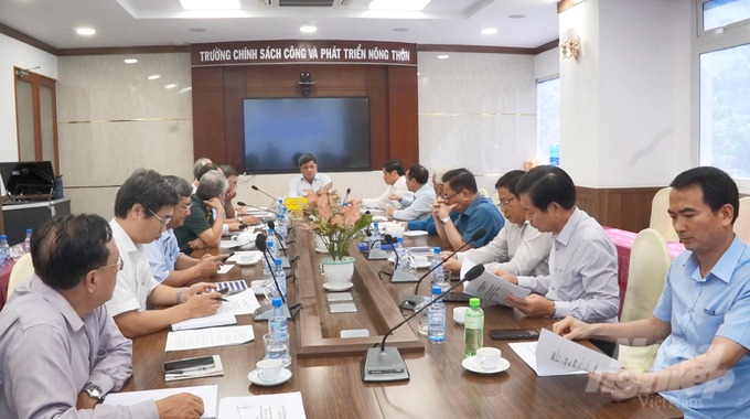 Thứ trưởng Bộ NN-PTNT Trần Thanh Nam chủ trì buổi làm việc với Ban thường vụ Hiệp hội Ngành hàng lúa gạo Việt Nam (VIETRISA). Ảnh: Nguyễn Thủy.