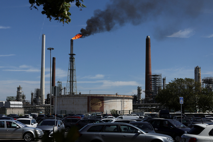 Một nhà máy lọc dầu của tập đoàn năng lượng Shell ở Cologne, Đức, hồi tháng 8/2022. Ảnh: Reuters.