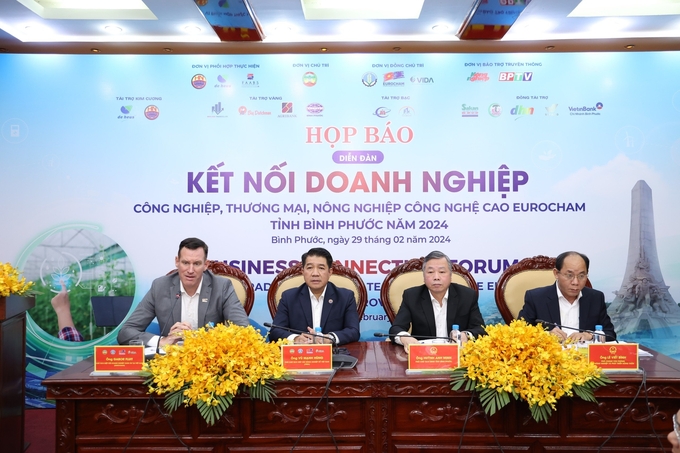 UBND tỉnh Bình Phước, Hiệp hội Doanh nghiệp châu Âu tại Việt Nam (EuroCham) cùng Hiệp hội Nông nghiệp số Việt Nam (VIDA) tổ chức buổi họp báo công bố kế hoạch tổ chức 'Diễn đàn kết nối doanh nghiệp công nghiệp, thương mại, nông nghiệp công nghệ cao EuroCham - tỉnh Bình Phước năm 2024'.