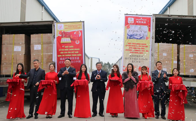 Lễ công bố xuất khẩu lô sản phẩm yến nước đầu tiên của Việt Nam sang thị trường Trung Quốc. Ảnh: Đức Chung.